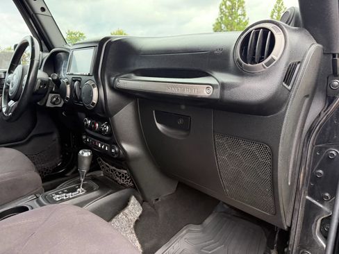 Used 2014 Jeep Wrangler Sport w/ Quick Order Package 24S AWD/4WD image 19