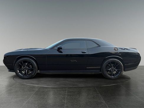 Used 2016 Dodge Challenger SXT w/ Blacktop Package RWD image 5