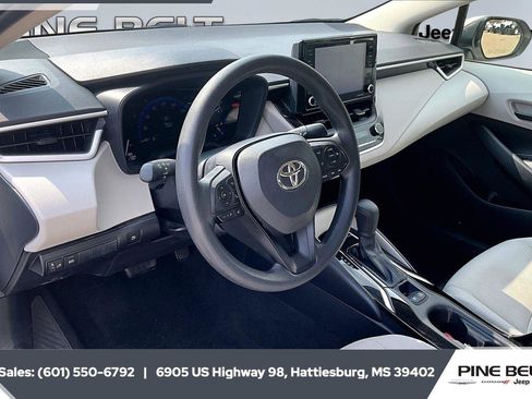 Used 2022 Toyota Corolla LE image 12