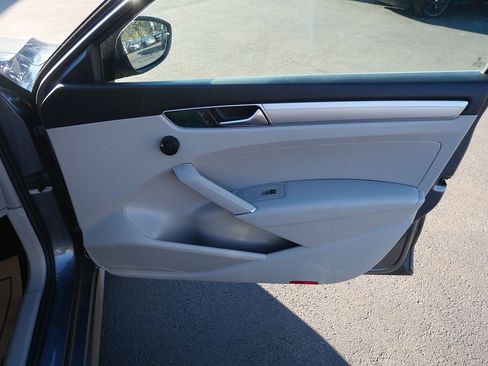 Used 2016 Volkswagen Passat 1.8T S image 19