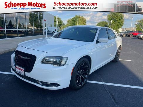 Used 2019 Chrysler 300 S RWD image 1