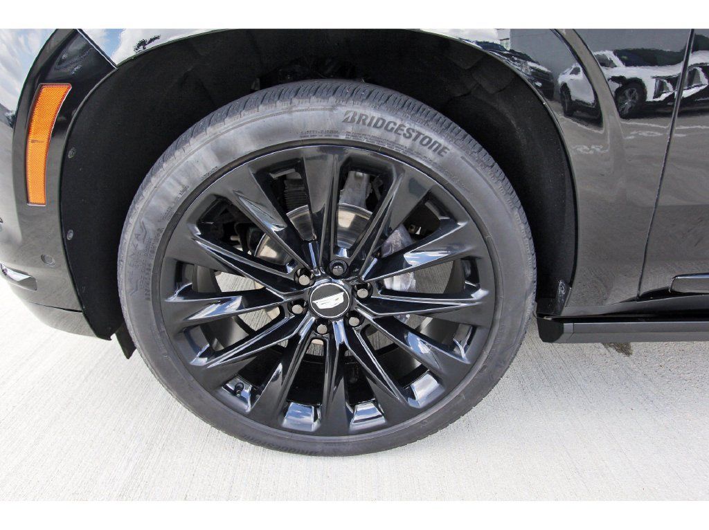 Used 2026 Cadillac Escalade Platinum Sport w/ LPO, ONYX Package AWD/4WD image 31
