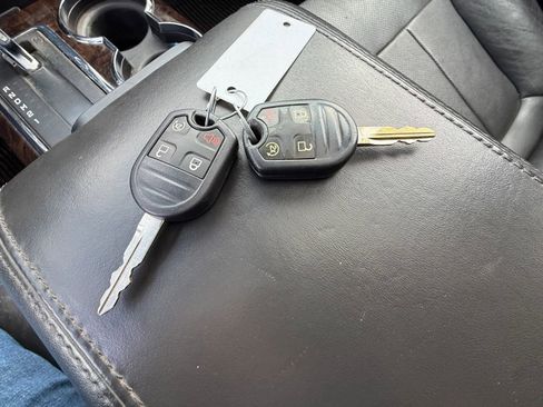 Used 2014 Ford F150 Platinum image 30