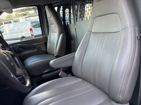 Used 2018 GMC Savana 2500 w/ Communications Package RWD image 5
