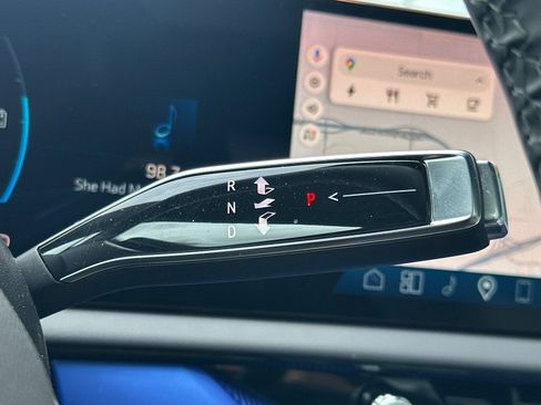 Used 2025 Cadillac Optiq Sport 1 w/ LPO, ONYX Package image 21