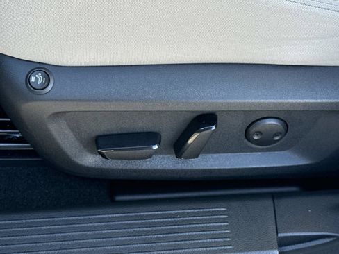 Used 2023 Nissan Rogue SV image 15