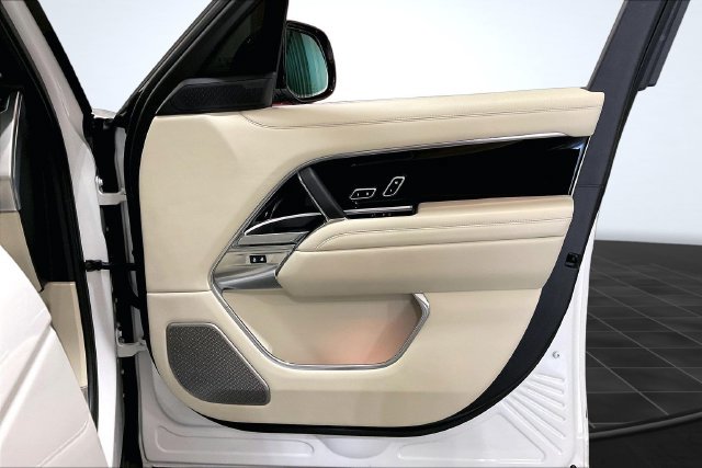 Used 2025 Land Rover Range Rover Long Wheelbase Autobiography AWD/4WD image 25