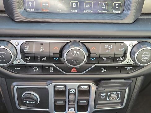 Used 2018 Jeep Wrangler Unlimited Rubicon AWD/4WD image 25