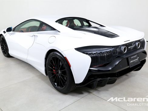 Used 2025 McLaren Artura RWD image 7