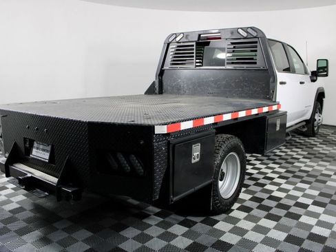 Used 2023 GMC Sierra 3500 Pro w/ Convenience Package image 7