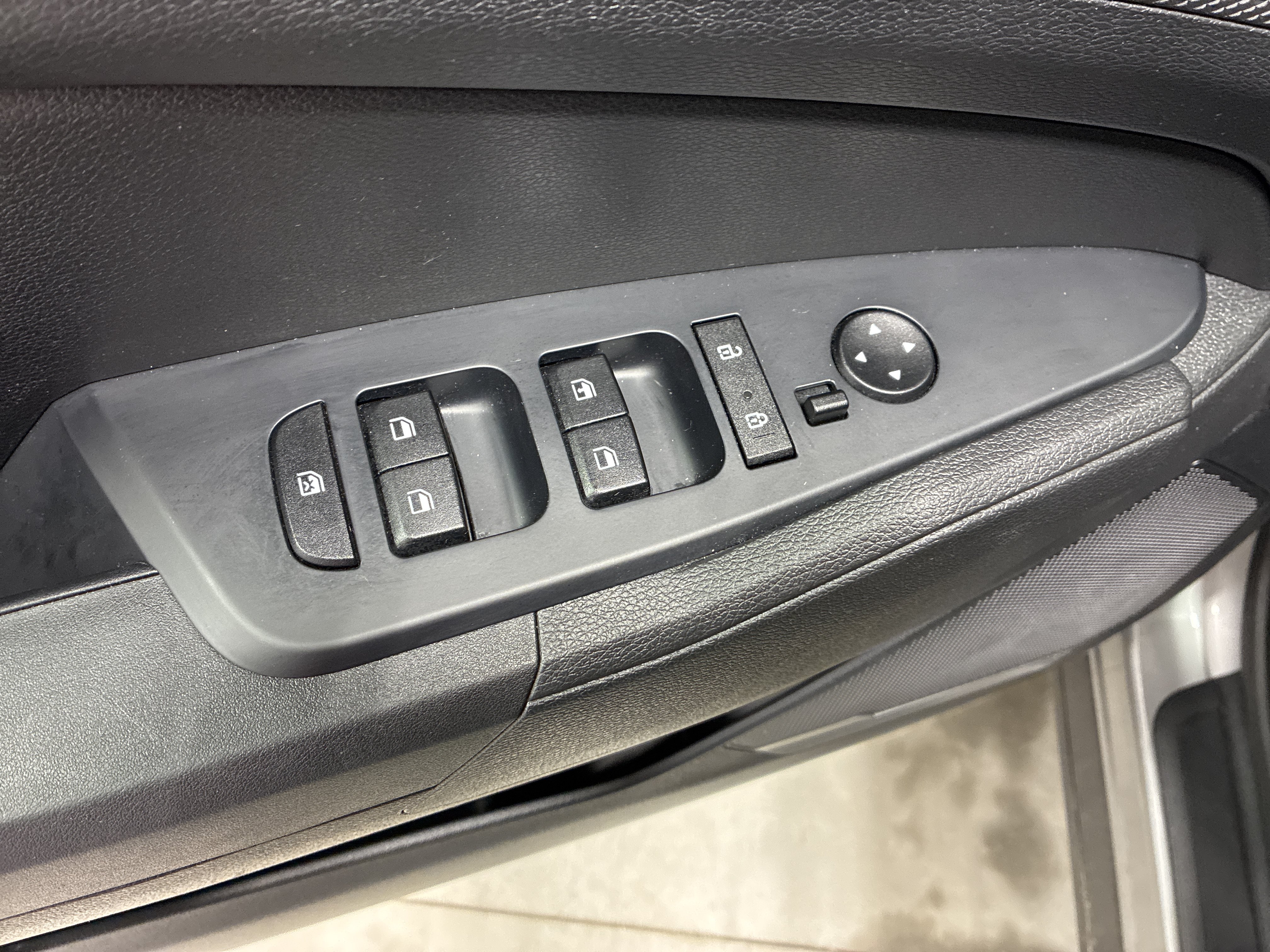 Certified 2025 Kia Sportage LX AWD/4WD image 19