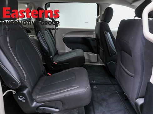 Used 2023 Chrysler Voyager LX image 23
