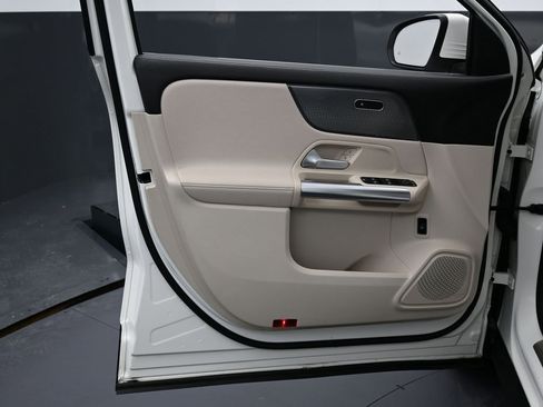 Used 2022 Mercedes-Benz GLA 250 w/ Premium Package Lite image 36