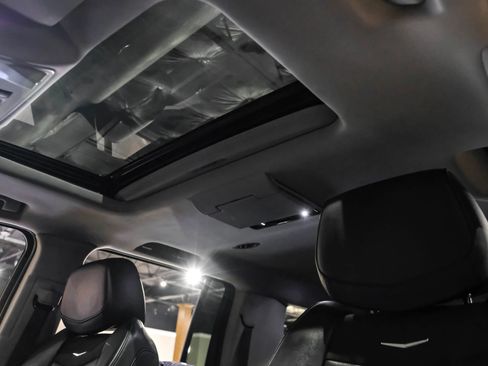 Used 2019 Cadillac Escalade ESV Luxury AWD/4WD image 5