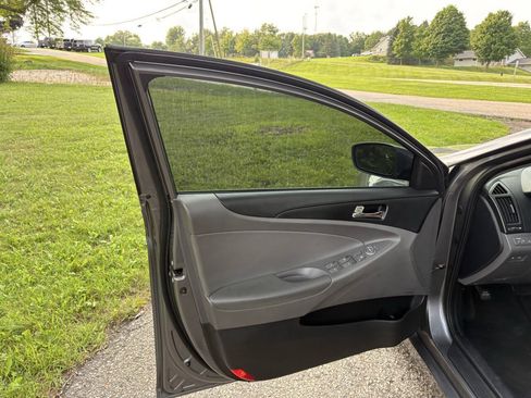 Used 2012 Hyundai Sonata SE w/ Navigation & Sunroof Pkg FWD image 10