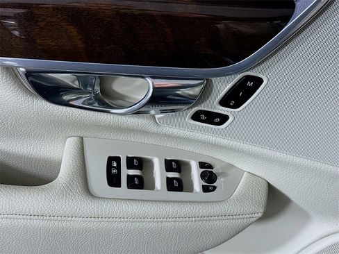 Used 2017 Volvo S90 T6 Momentum w/ Vision Package image 24