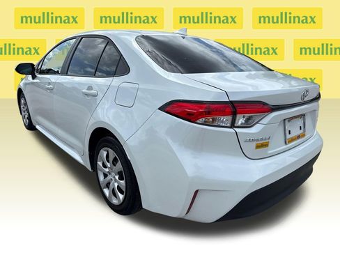Used 2025 Toyota Corolla LE w/ Convenience Package FWD image 8