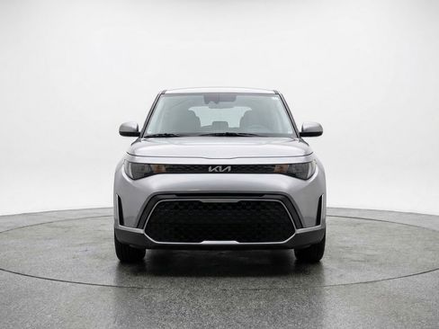 Used 2025 Kia Soul LX w/ LX Technology Package FWD image 2