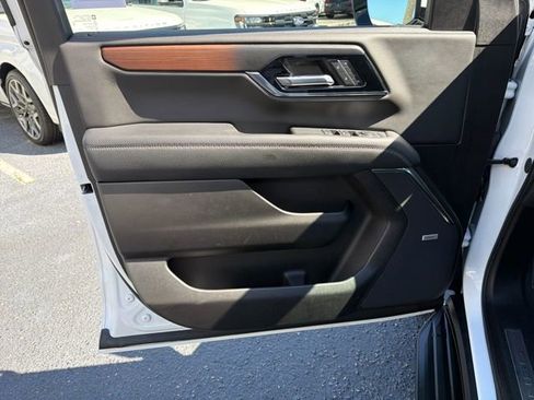 Used 2025 GMC Yukon Denali image 12