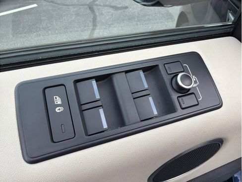 Used 2017 Land Rover Range Rover Sport HSE image 10