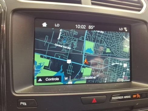 Used 2018 Ford Explorer XLT w/ Equipment Group 202A FWD image 19