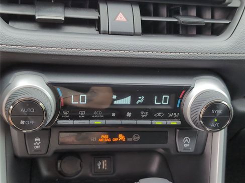 Used 2024 Toyota RAV4 XLE FWD image 20