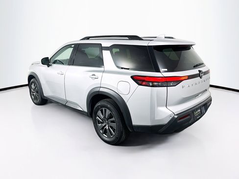Used 2025 Nissan Pathfinder SV image 5