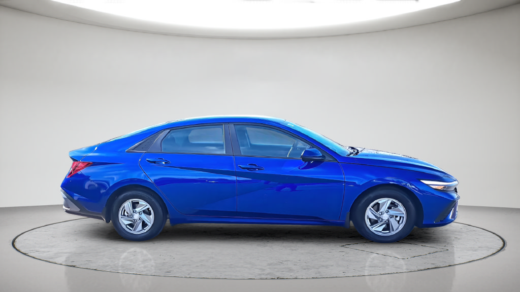 Used 2026 Hyundai Elantra SE FWD image 5