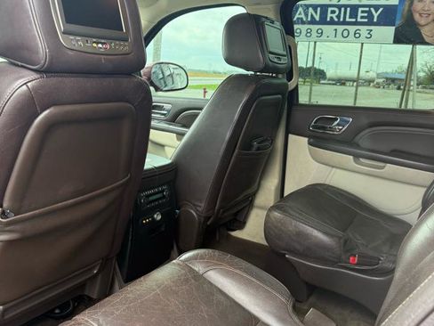 Used 2011 Cadillac Escalade ESV Platinum image 6