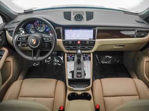 Certified 2025 Porsche Macan image 15