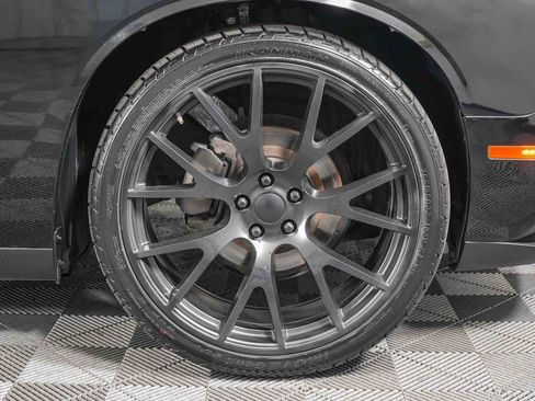 Used 2019 Dodge Challenger SXT image 11