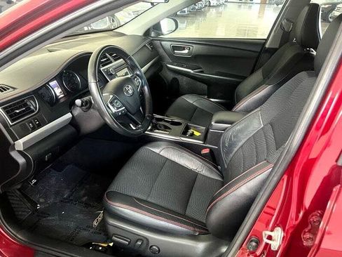 Used 2016 Toyota Camry SE image 10