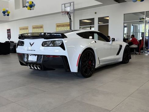 Used 2018 Chevrolet Corvette Z06 RWD image 6