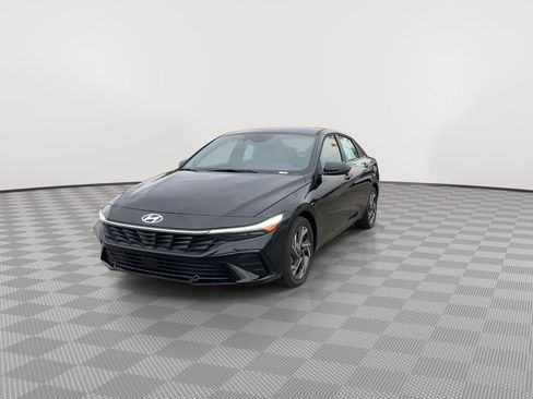New 2025 Hyundai Elantra Limited image 8