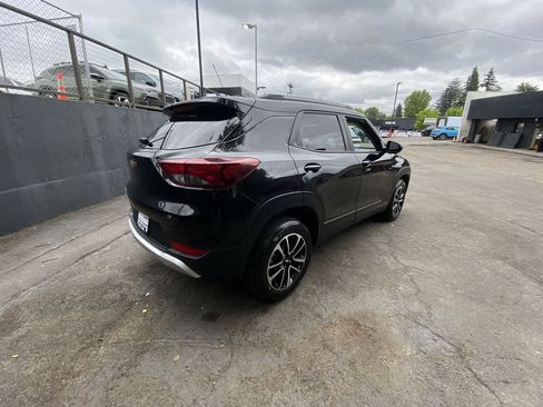 Used 2025 Chevrolet TrailBlazer LT AWD/4WD image 6