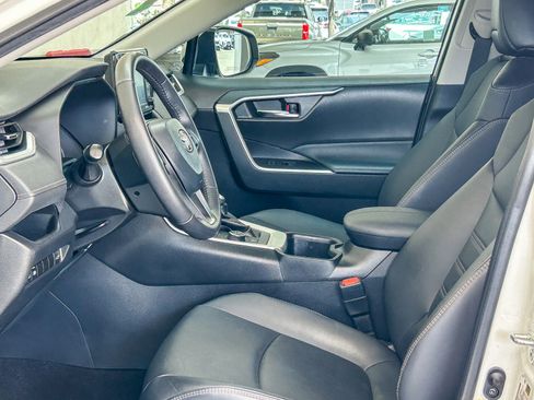 Used 2022 Toyota RAV4 XLE Premium AWD/4WD image 17
