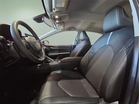 Used 2024 Toyota Camry XSE image 13