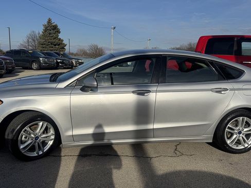 Used 2018 Ford Fusion SE w/ Fusion SE Technology Package image 5