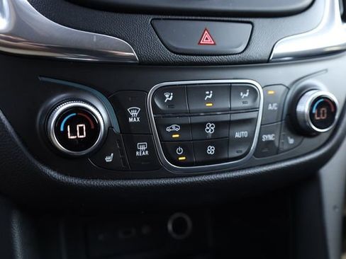 Used 2020 Chevrolet Equinox LT image 23