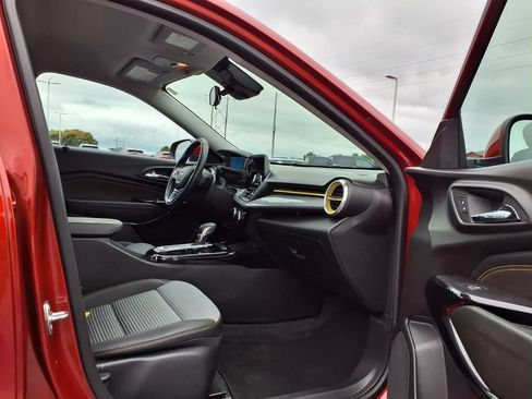 Used 2024 Chevrolet Trax LT w/ Driver Confidence Package FWD image 22