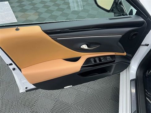 Certified 2025 Lexus ES 350 image 9