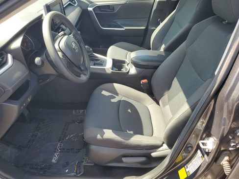 Used 2020 Toyota RAV4 LE FWD image 5