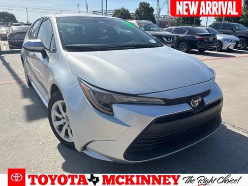 Used 2025 Toyota Corolla LE w/ Convenience Package FWD image 1