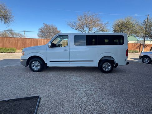 Used 2020 Nissan NV 3500 SL image 9