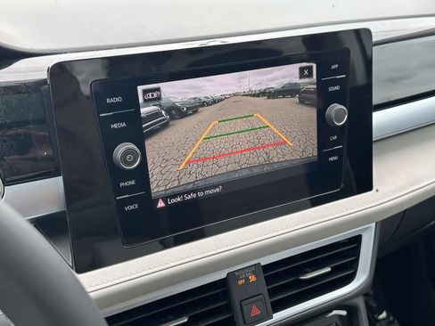 New 2026 Volkswagen Taos SE FWD image 20