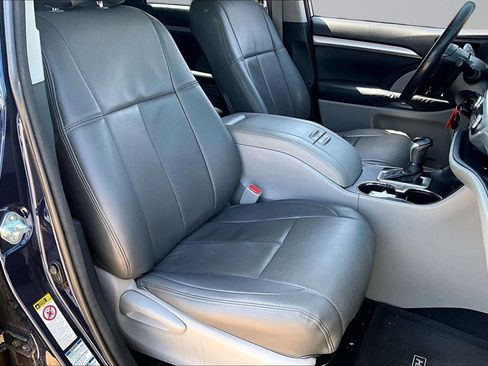 Used 2015 Toyota Highlander Plus AWD/4WD image 7