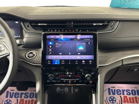 Used 2023 Jeep Grand Cherokee L Limited AWD/4WD image 26