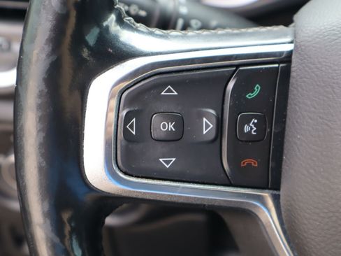 Used 2019 RAM 1500 Laramie AWD/4WD image 12