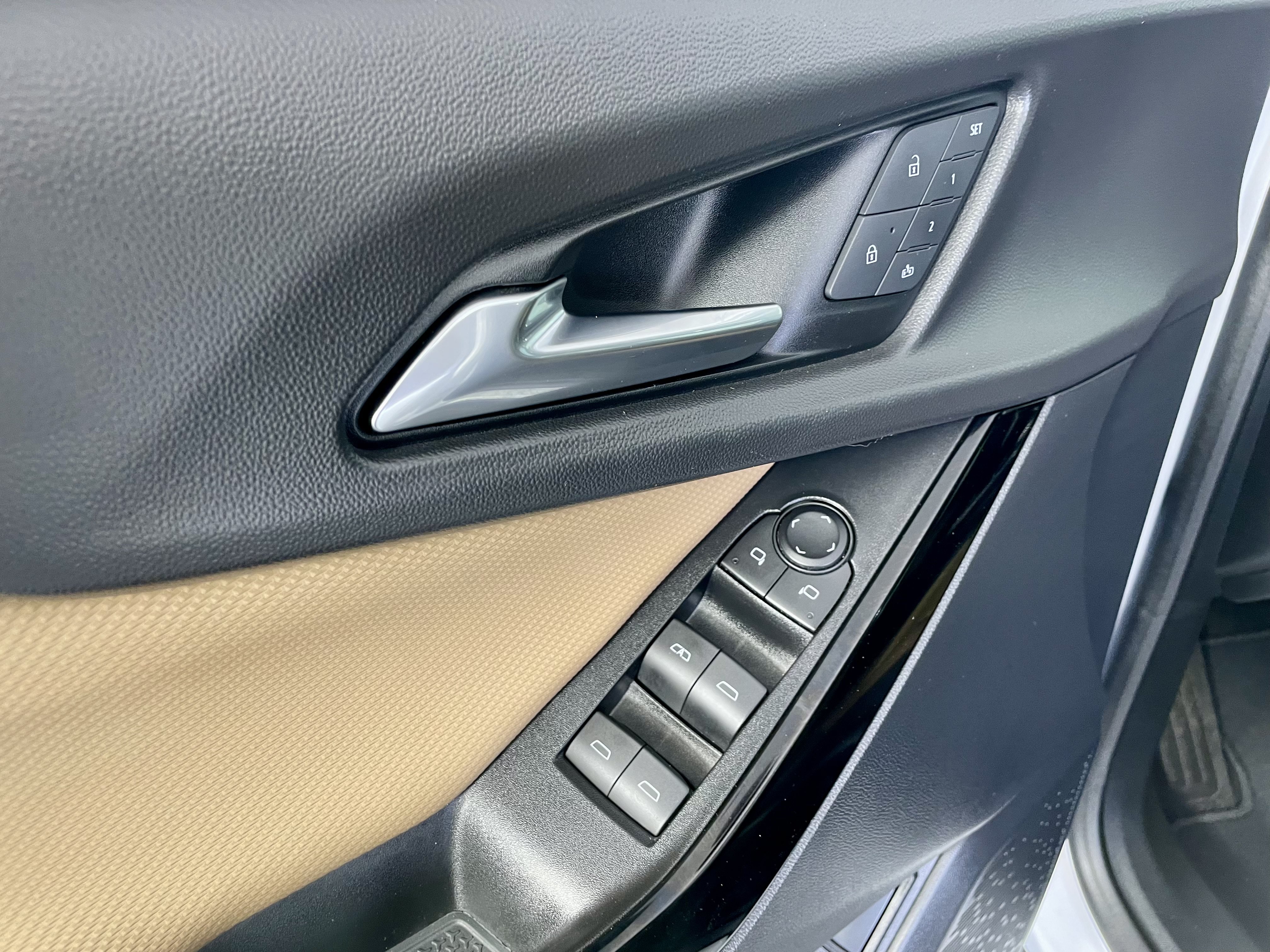 Used 2025 Chevrolet Equinox ACTIV w/ Safety and Technology Package FWD image 13