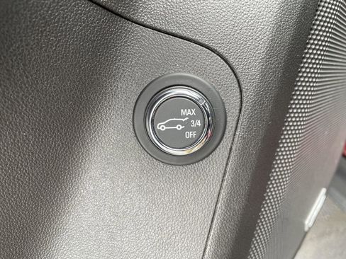 Used 2017 GMC Acadia SLE FWD image 11